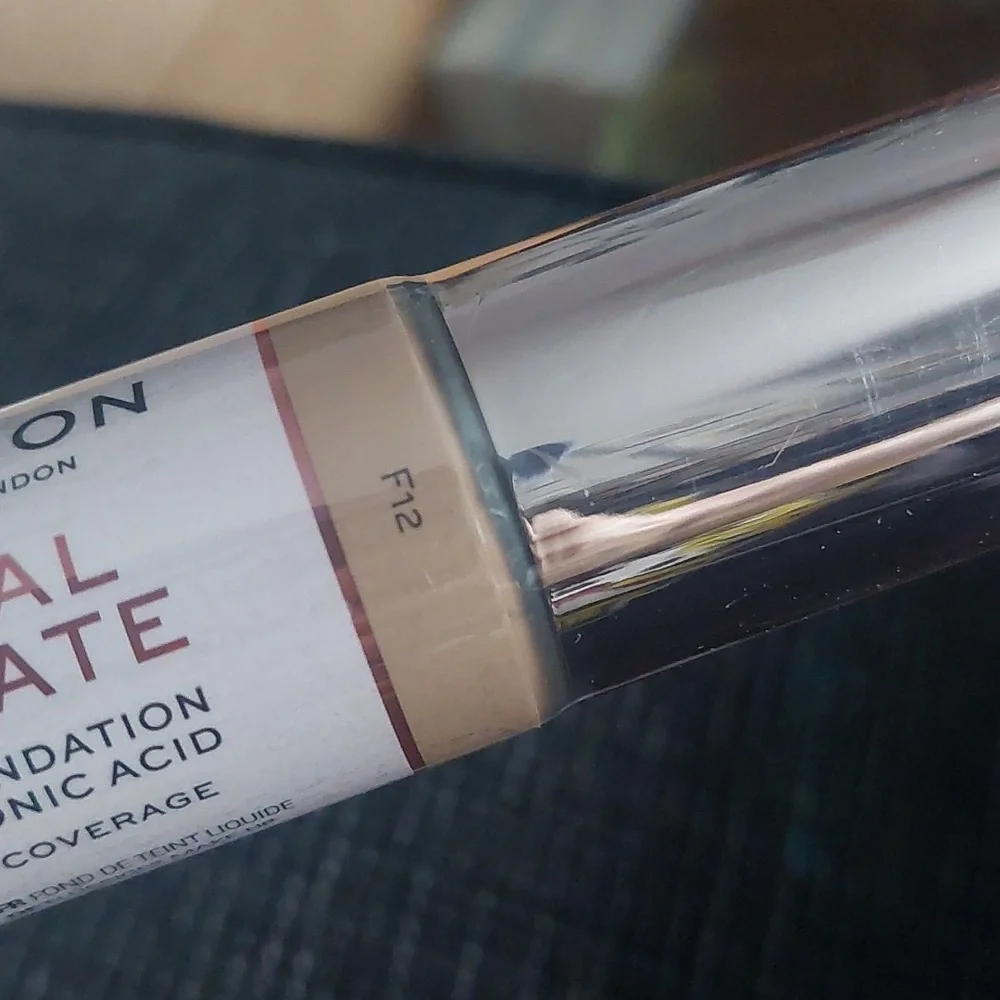makeup revolution conceal‎ & hydrate foundation F12